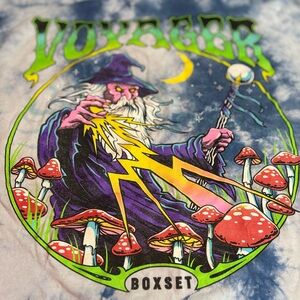 Boxset Limited Edition
Blacklite Mens T Shirt. Blue Tones. Voyager Size large